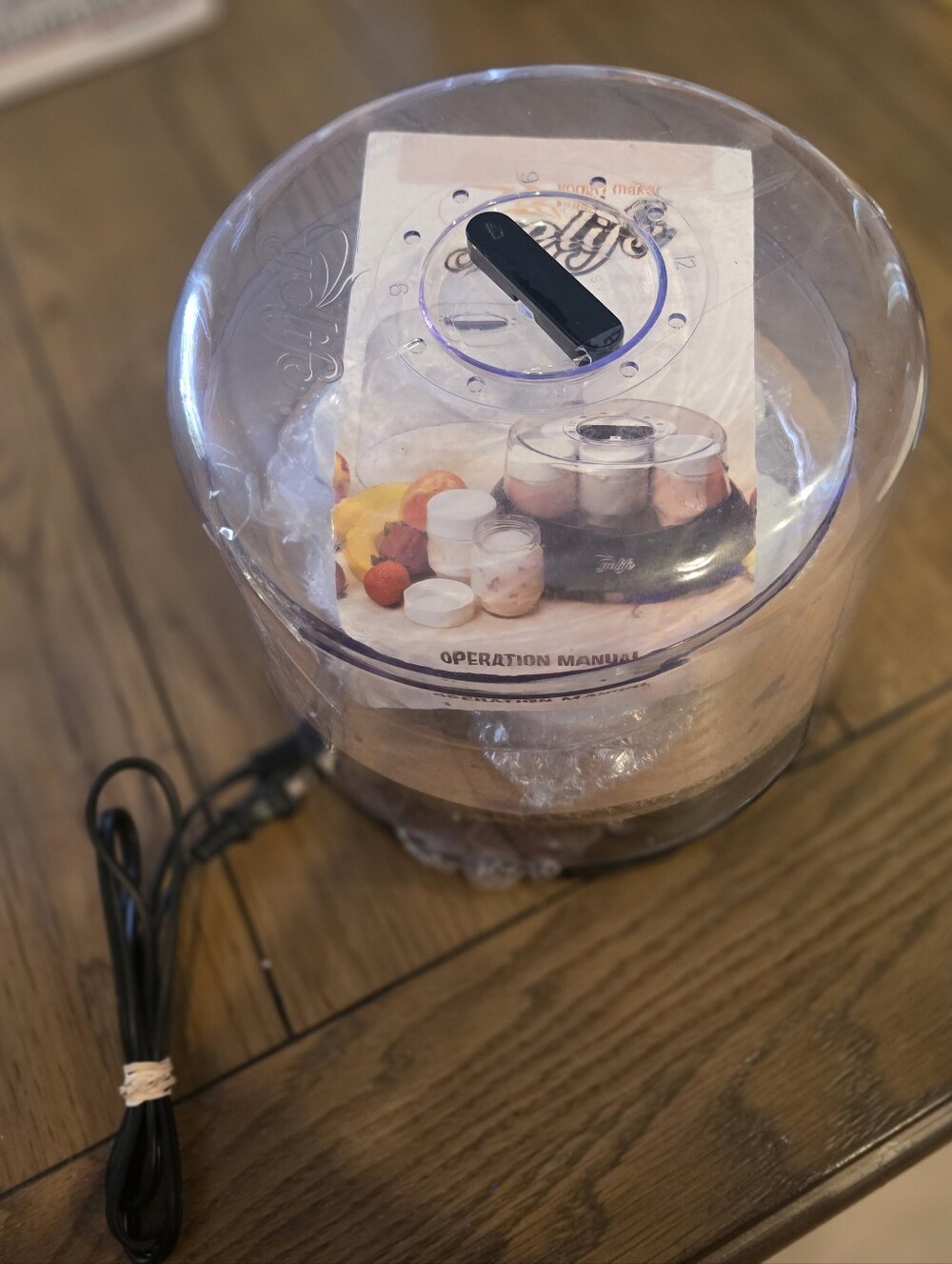 GoLife YL-210 Yogurt Maker — White with Purple Accent - Picture 2 of 5